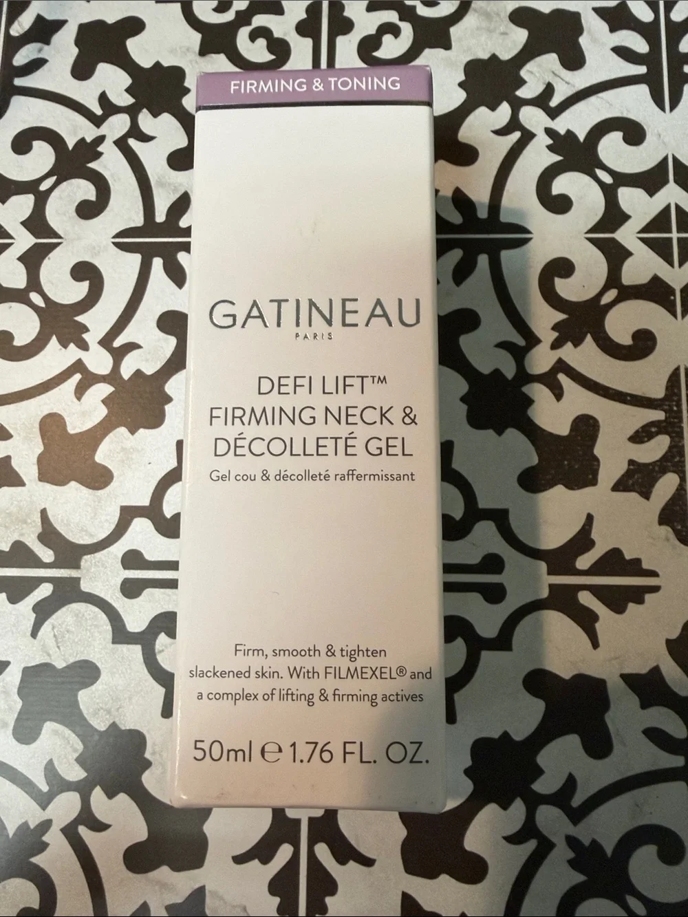 Gatineau Défi Lift Firming Neck & Décolleté Gel - Pink/White